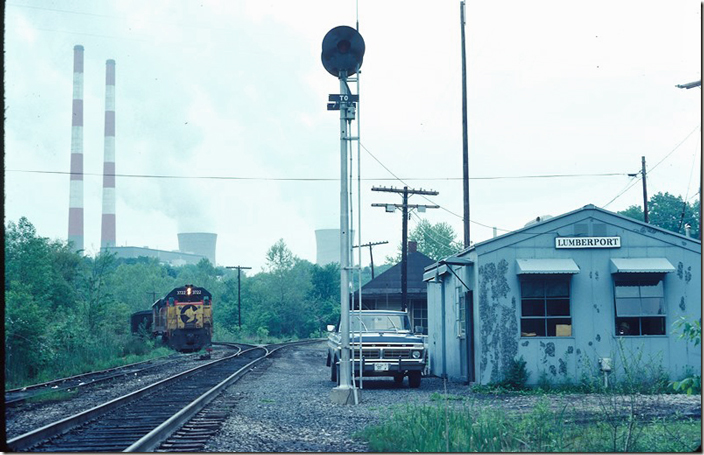 Chessie 3722 coupled to a lone loaded hopper.