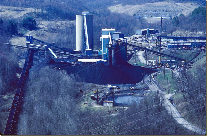 Consolidation Coal #95 looking northwest with a unit train loading. 03-27-1998.