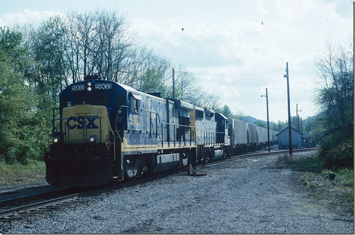Later in the day H724, the Haywood Turn, departed eastbound. The north leg of the wye leading toward Benwood is on the right.
