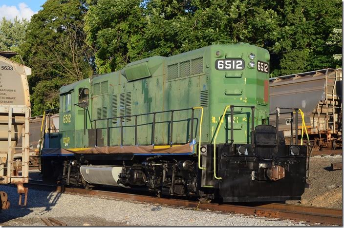 D&GV evidently uses this GP9 that probably from Kanawha River Terminals. The number suggests that it is ex-B&O. DGVR GP9 6512. Staunton.