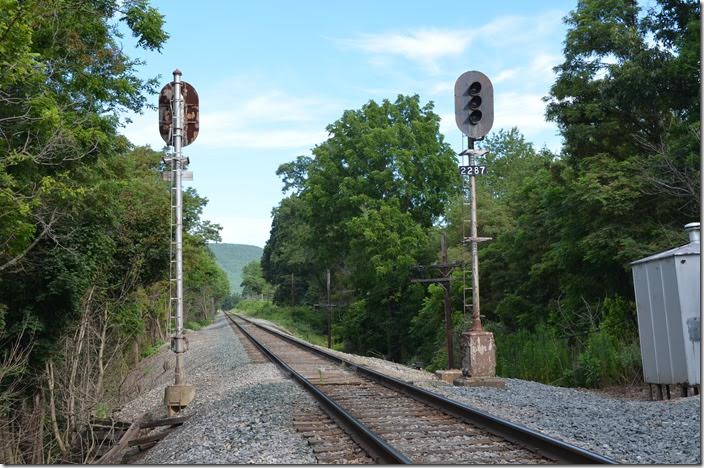 Block signals looking east at Swoope. Buckingham Branch eb signal. Swoope.