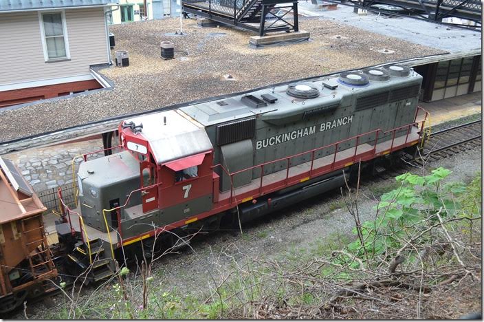 Buckingham Branch GP40 7 is ex-Ohio Central, nee-D&RGW. Staunton. View 2.