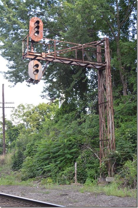 Non-standard cantilever, but still in service. 07-31-2015. Buckingham Branch eb signal. Staunton.