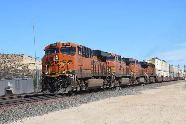 This west bound stack train has four units on its front: BN-SF 6915, a GE ES44C4; BN-SF 4388, a GE C44-9W; BN-SF 5094, a GE ES44DC; and BN-SF 7231, a GE ES44DC.