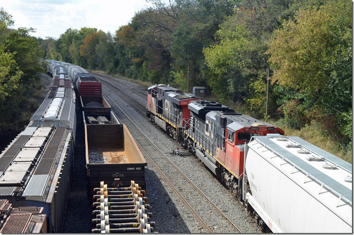 You’re looking at non-AC SD40M-2 8844 and ES44DC 2288. CN Fulton KY.