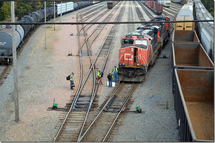 The Memphis crew takes charge. CN 2288-8844. Fulton KY.