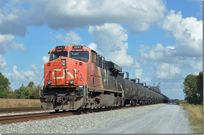 CN 2247 is a DPU equipped ES44DC built in early 2006. Oaks TN.