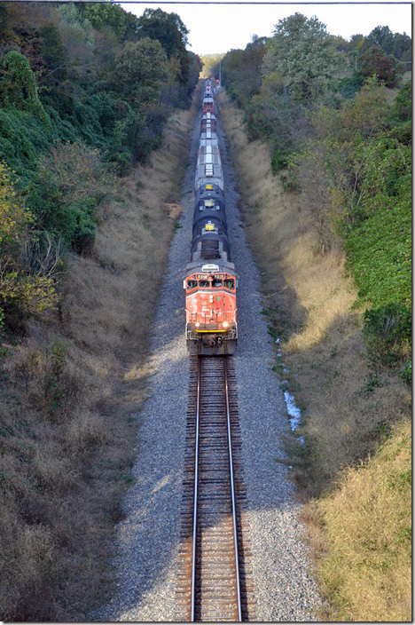 One thing about the Bluford District, it is low grade and straight. It was built as a relief valve for the busy IC main through Centralia, Carbondale, and Cairo and to open up a coal producing area in southern Illinois. The Bluford is for the most part boring, but it does have three tunnels in southern Illinois. The only passenger trains were a pair of mixed trains utilizing its track for only a few miles. Like the C&O Northern and the PRR/NYC Lake Erie & Pittsburgh the Bluford was built for tonnage. Looking south. CN Dublin KY.