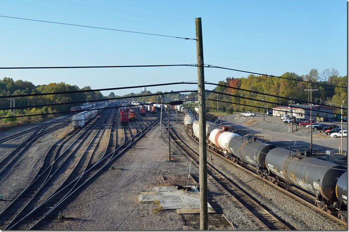 The next morning at Fulton. Yep, the phone cables are still there. The metal building for yard crews seen in 1998 in the foreground is now gone. CN yard. Fulton KY yard.