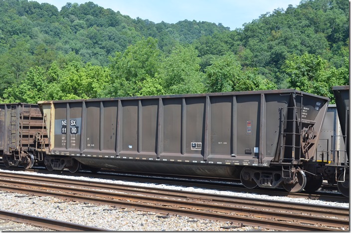 NSSX gon 1100 (National Salvage & Service Corp.) is ex-WEPX. 210,000 load limit, 4200 cu ft, Ortner 09-1995. In scrap tie service at Shelby KY 07-25-1915.