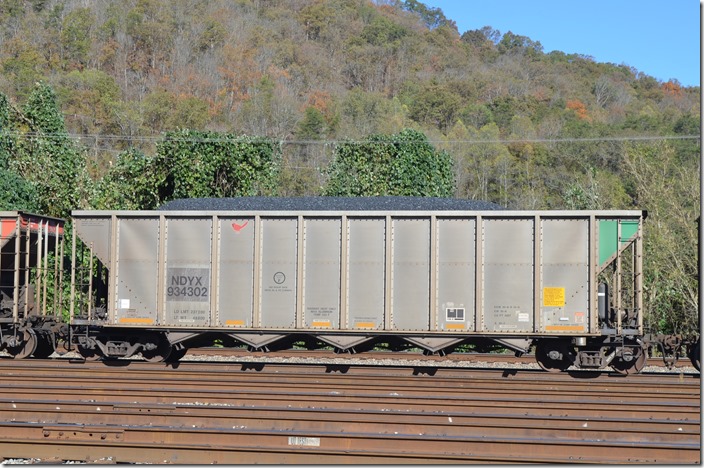 NDYX hopper 934302 was built by Trinity in 05-2006 and has 4207 cubic feet volume. It is ex-FURX. Evidently it was originally HYWX 6059. I still don’t know the significance of the cardinal logo. Shelby KY.