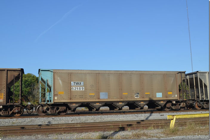 TVAX hopper 62189 built by Johnstown-American 11-1998. It’s ex-CEFX, nee-JAIX. Paducah KY.