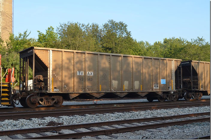 TVAX hopper 93143 at Bluford IL on CN (IC) was built by Thrall in 06-1993. It is ex-GGPX, exx-COGX, nee-MPSX (Missouri Public Service). Probably a move from an Illinois mine south on the Bluford District, then to the P&L at Paducah to the barge transfer at Grand Rivers KY for TVA. 08-26-2021.