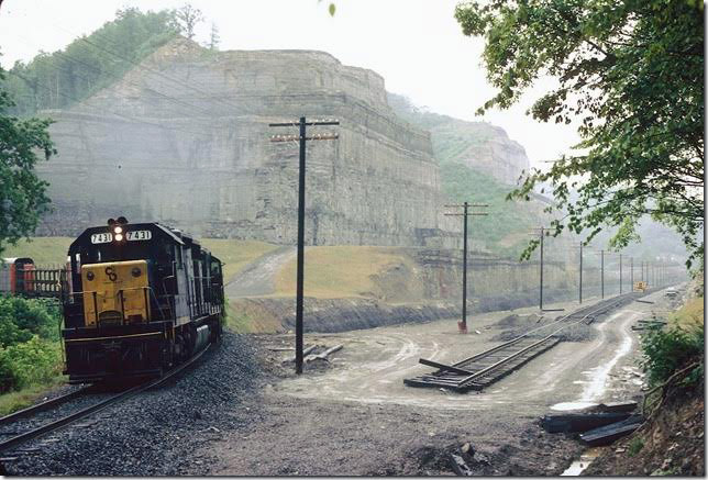 C&O 7431 on w/b #97 passing west end of Pikeville Cut-thru Project. 07-02-1978. Big Sandy SD.