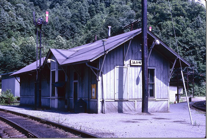 C&O Logan, Buffalo, IC SD. View 2.