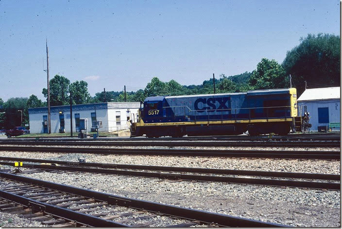 CSX 5517. View 2. James River SD.