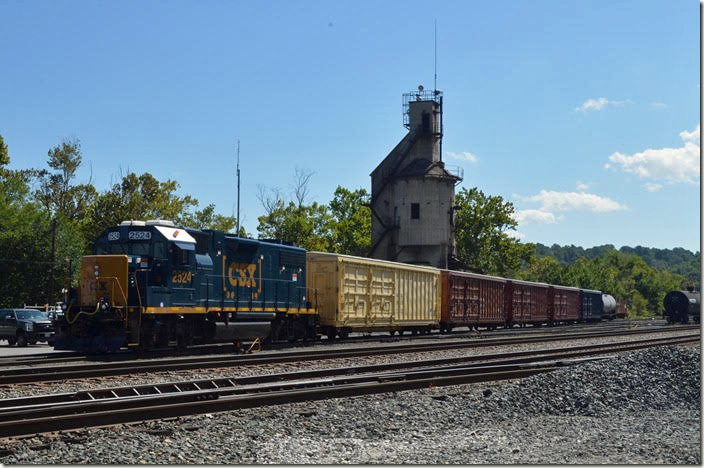 H744 leaves Sandy Hook for Reusens on Friday, 08-24-2018. CSX 2524. Lynchburg VA.