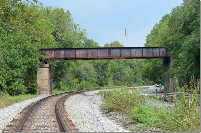 N&W’s old main line – now abandoned – crossed the C&O east of Lynchburg at Six Mile. This is a very short distance off US 460. N&W bridge over C&O. Kelly VA.