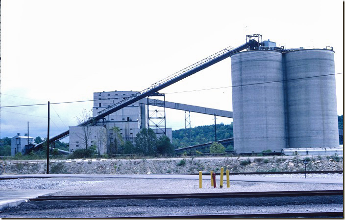 Looking east over the East Yard at Arch Mineral’s preparation plant. U. S. Steel built this huge facility in the 1950s to handle coal from Lynch Mine to their mill at Gary IN. 10-03-1987. L&N Corbin KY.