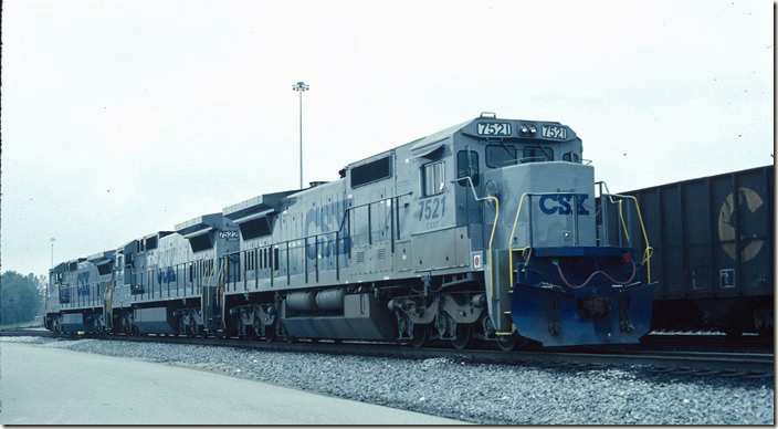 CSX 7521.View 2. The paint still has a gloss to it! CSX Corbin KY.