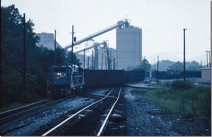 3260 pulls loads out of the east yard. The Arch Coal preparation plant (former U. S. Steel) is in the background. CSX Corbin KY.