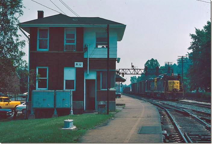 C&O GP30 3048 and a mate arrive at RU Cabin with a short eastbound. Perhaps it is a local. 06-27-1976. Russell '76-77.