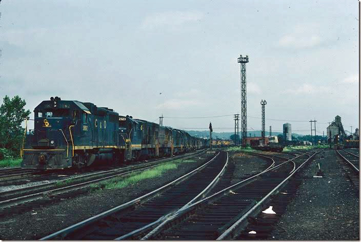 That water column sees little use, but remember 1977 is only 20 years post steam! To the 26-year-old photographer, steam locomotives were in the prehistoric era. Now – 40 years hence – this line-up seems prehistoric! Russell '76-77.