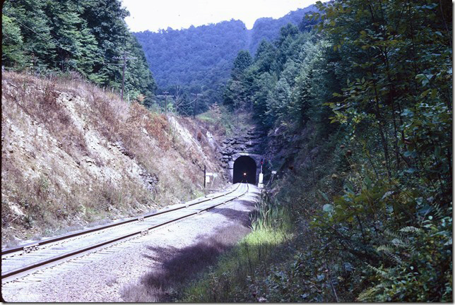 CRR 3022-866-3000 on the s/b Moss Turn in Sandy Ridge Tunnel. 09-05-1971.