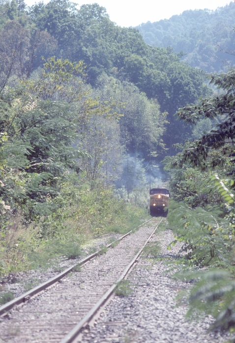 CSX 265-574 leave Bardo with shifter C821 on Sept. 23, 2004. 