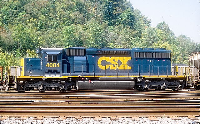 New CSX re-built 'SD40-3' 4004. View 6.