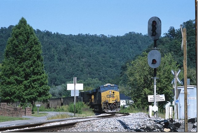 C882-25 with engines 878-755 pull up to the yard board at “Arkansas” with 110 DKPX empties. After talking to the yardmaster, they will proceed into the yard.