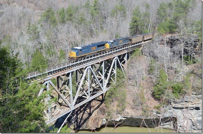 CSX 4760-3411 shove the train of DKPX, MILX, TILX and GGPX rapid-discharge in distributed power mode. EMDs are rare now on coal trains. Pool Point KY.