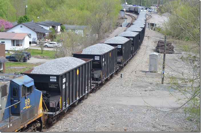 Shelly Company hoppers loaded with aggregate. SHCX hopper 54800. Shelby KY.