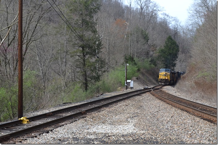 C870 pulls up to Caney Jct. CSX 347-3162-3298-483. McClure VA.