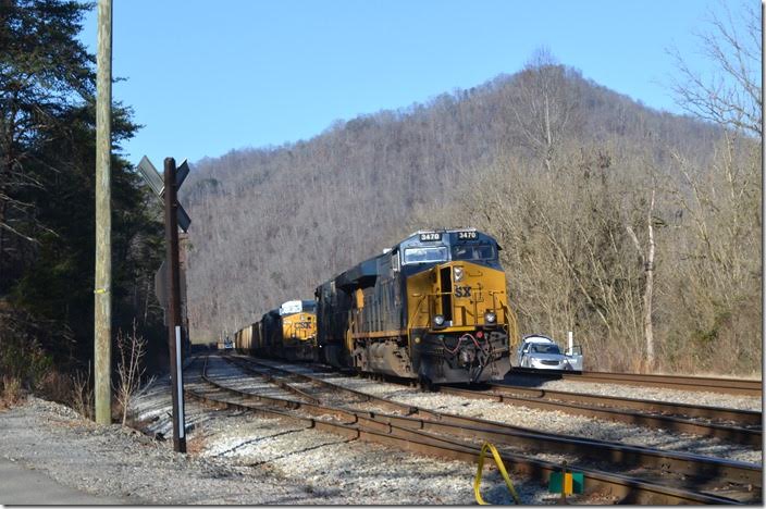 I thought that the front two were going back to the west end to be the DP units. No, it got more complicated than that. CSX 3470-980. Shelby.