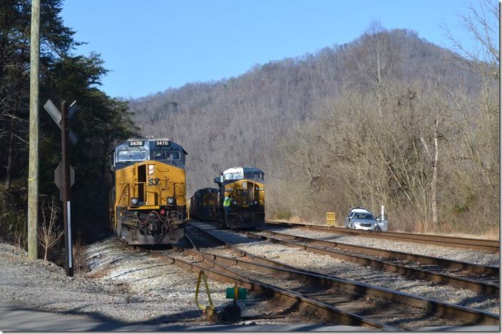 All ACs are evidently not set up for distributed power. The Russell crew had some re-arranging to do. CSX 3470 561. Shelby.