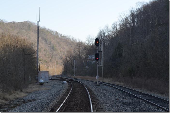 Approach signal at Levisa Jct. for N760 to stop at Marrowbone siding. Originally the dispatcher had set up a meet at Elkhorn City with a loaded train out of McClure Mine. The 149-car McClure train would not fit in the Elkhorn siding without blocking a crossing. Such a long train would hang out at the south end forcing N760 to stop. The engineer explained that getting started on that 1.5% grade was a “crap shoot”, and there was a possibility of stalling. The dispatcher admitted that he was not that familiar with the territory but didn’t like “crap shoots”. It was decided to meet at Marrowbone – eight miles north -- instead. This would give the engineer on N760 a chance for a “run-and-go” at the steep grade. CSX signal Levisa Jct approach.