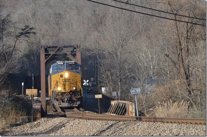 N760 makes a charge at Elkhorn City coming off the C&O onto the Clinchfield. The grade starts here! CSX 3470-426. Elkhorn City.