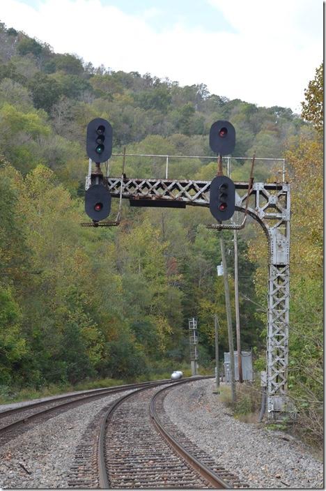 Meanwhile Q697 has doubled his train to Q692 and is leaving Shelby with a huge freight. He is departing down the switching lead which becomes Track 2 at Fords Branch. Here he has a clear at FO Cabin to enter single track heading west. If this cantilever signal looks like it is leaning, well it is! There was a big derailment here back in the late 1960s. CSX signal FO Cabin.