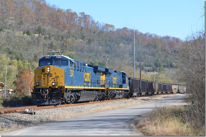 CSX “CM44AH” rebuilt AC44s 7232-7237 (former 284 and 340) lead T209-05 w/b (McClure mine-Newport News DTA pier) on 11-07-2020. CSX Betsy Layne KY.