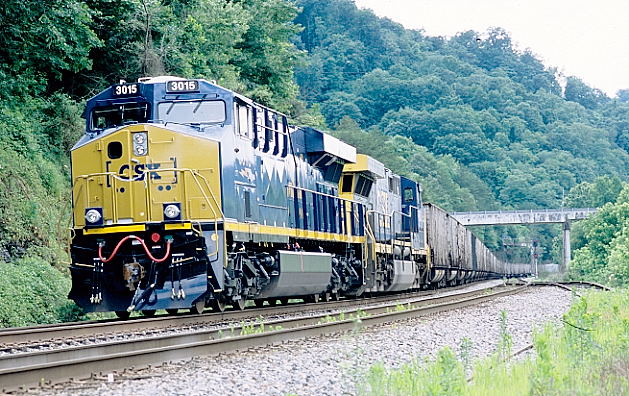 New CSX ES44AC 3015-602 on e/b stopped off crossings at WE Pauley.