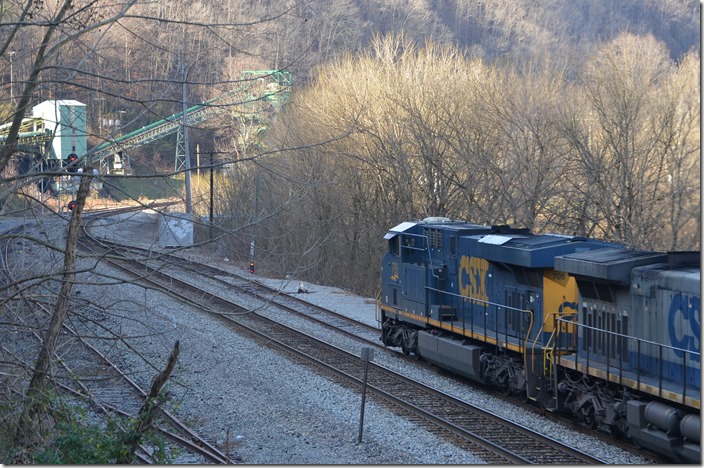 CSX 705-305 at Levisa Jct. View 4.