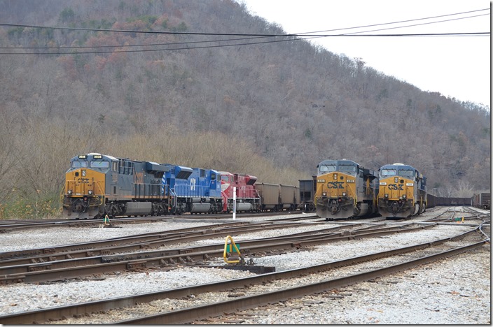 CSX 4038 489 705 at Shelby.