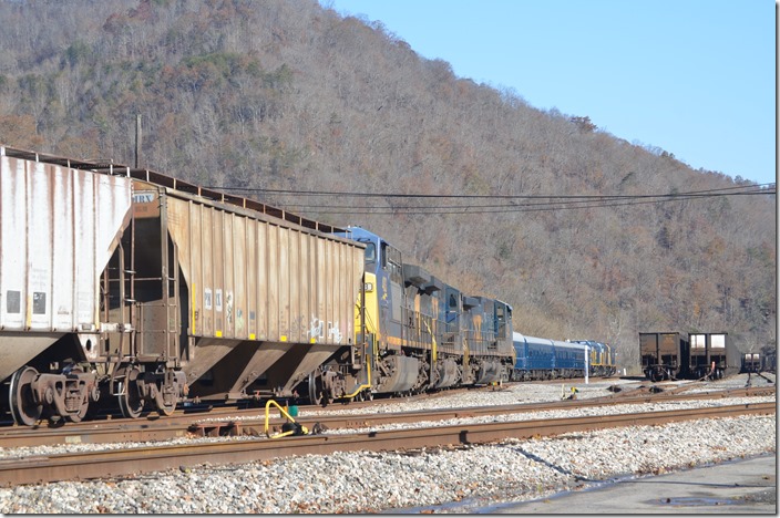 CSX 106-5105-483. View 2. Shelby KY.