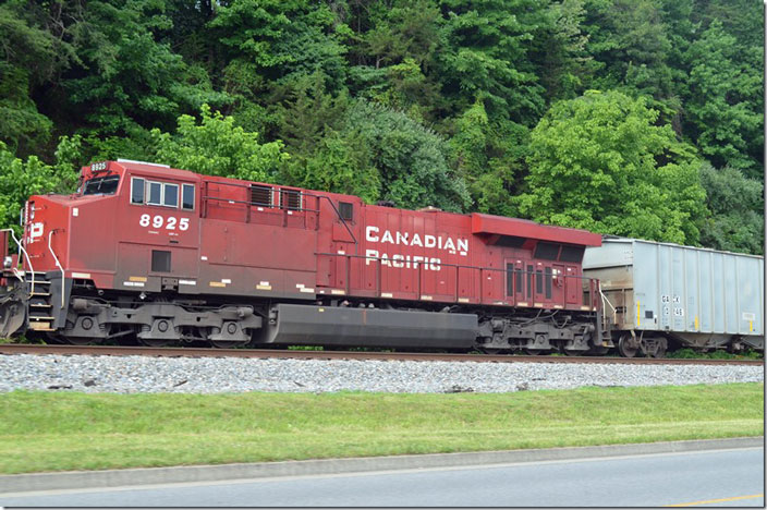 CP 8925 DPU ES44AC. Pauley KY.