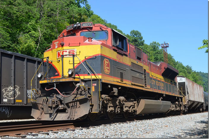 Kansas City Southern de Mexico 4077 is a SD70ACe. 2007. Shelby.