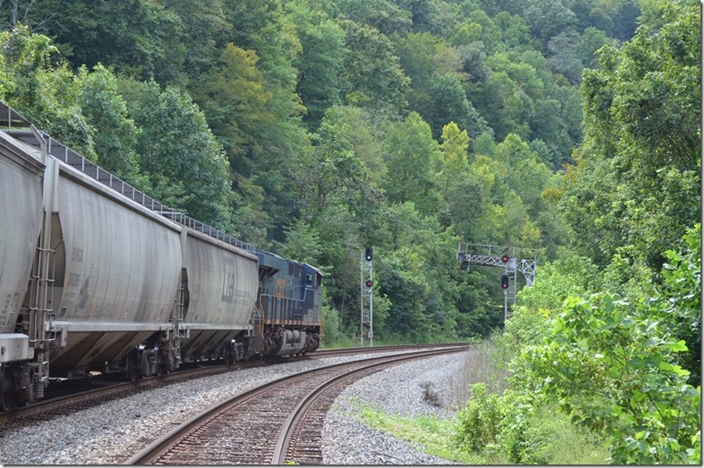 This day CSX 3092 M692 had 16 loads and 78 empties. Most of the covered hoppers are probably empty going back to the Midwest. FO Cabin KY.