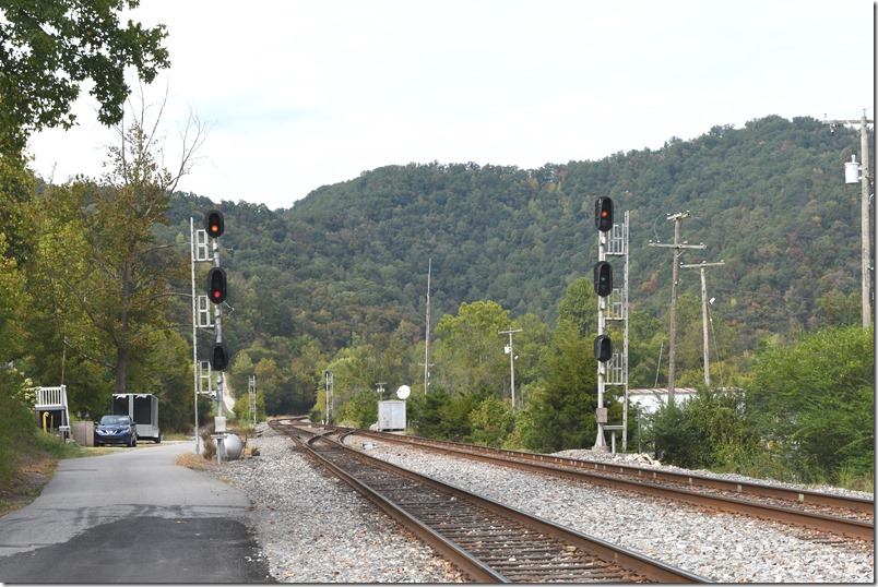 At Beaver Jct. R280 has an approach signal coming off the Extension. Westbound M652 has an approach medium signal on No. 1.