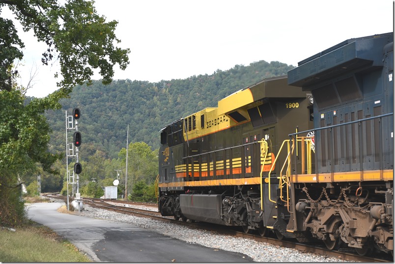 R280 will pull the train past the eastbound signal in the distance. CSX 1900-7384-7233. Beaver Jct.