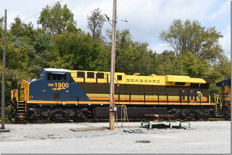 Can’t get enough of this beautiful unit. Shelby ready track on 09-23-2024. CSX 1900 stayed around for a few days on mine runs. Shelby.